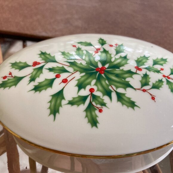 LENOX Holiday Box with Lid Oval Trinkets, Candy, Nuts 4.75"LX3"WX1.5"D VINTAGE - Picture 2 of 4